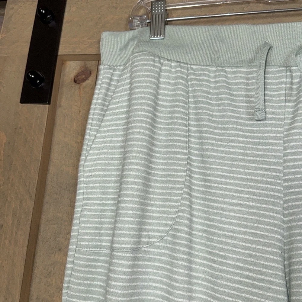 Splendid sage green and white stripe 2 piece loungewear set Size XL